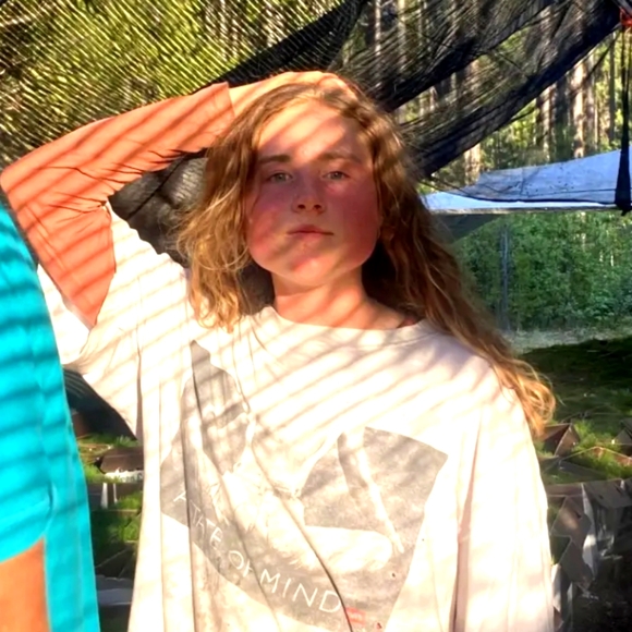 Meet your Posher, Leanne - Picture 2 of 3